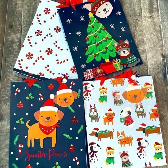 Christmas Dogs Happy Howlidays Gift Bags 4-pc Set - Picture 1 of 4